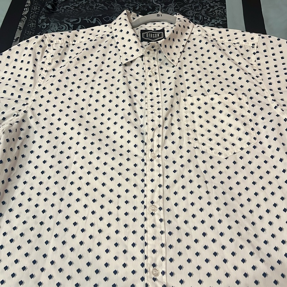 Gibson White Shirt with Navy Patterns, very nice short sleeve, size XL - Picture 3 of 8